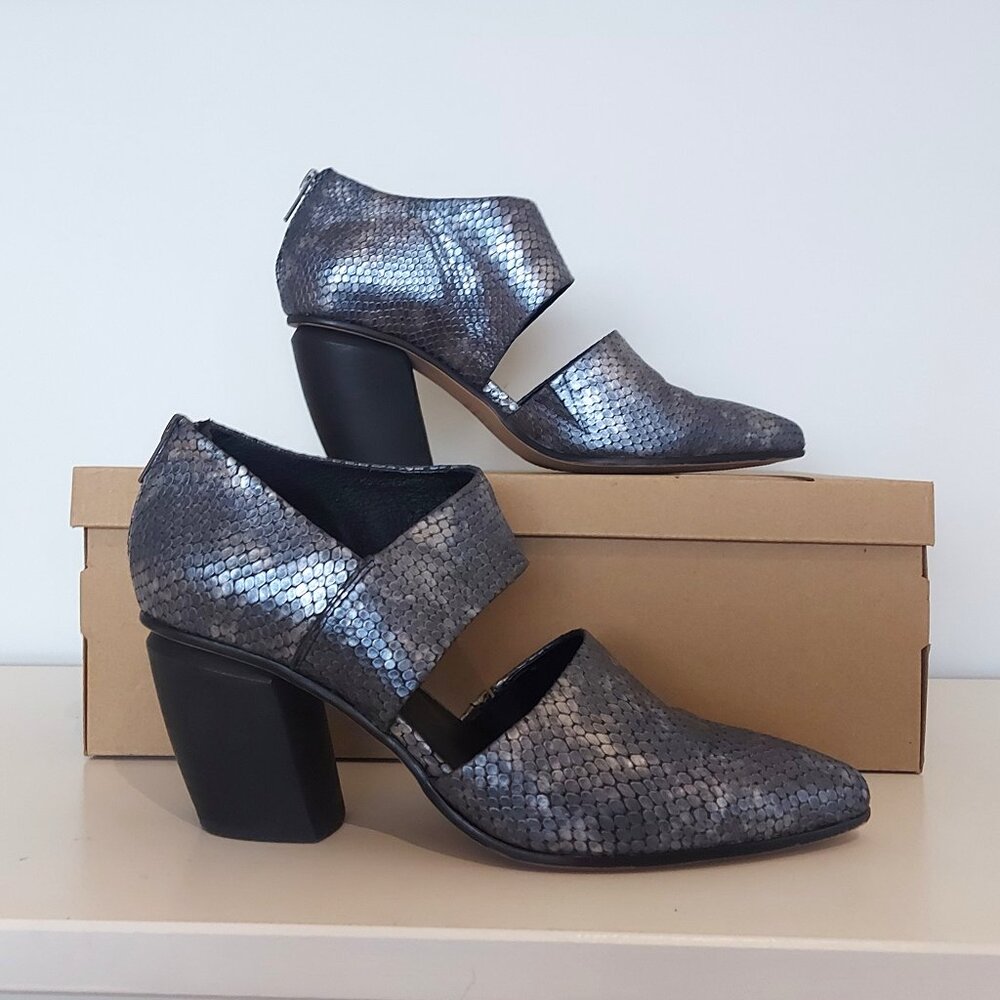 Django & Juliette Leela Leather Shoe in Pewter Lizard - Size 39 (US 8.5)